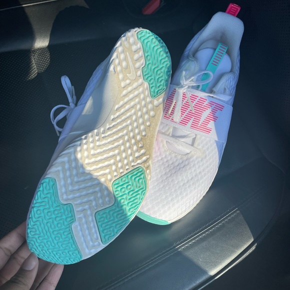 Nike running shoe - Picture 4 of 6